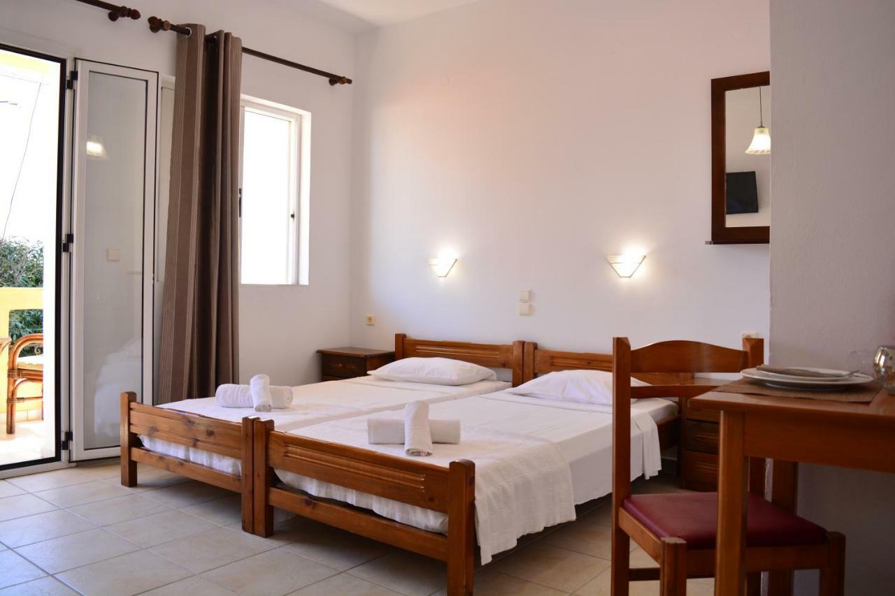 Raph's Studios-apts By The Sea Agia Marina
